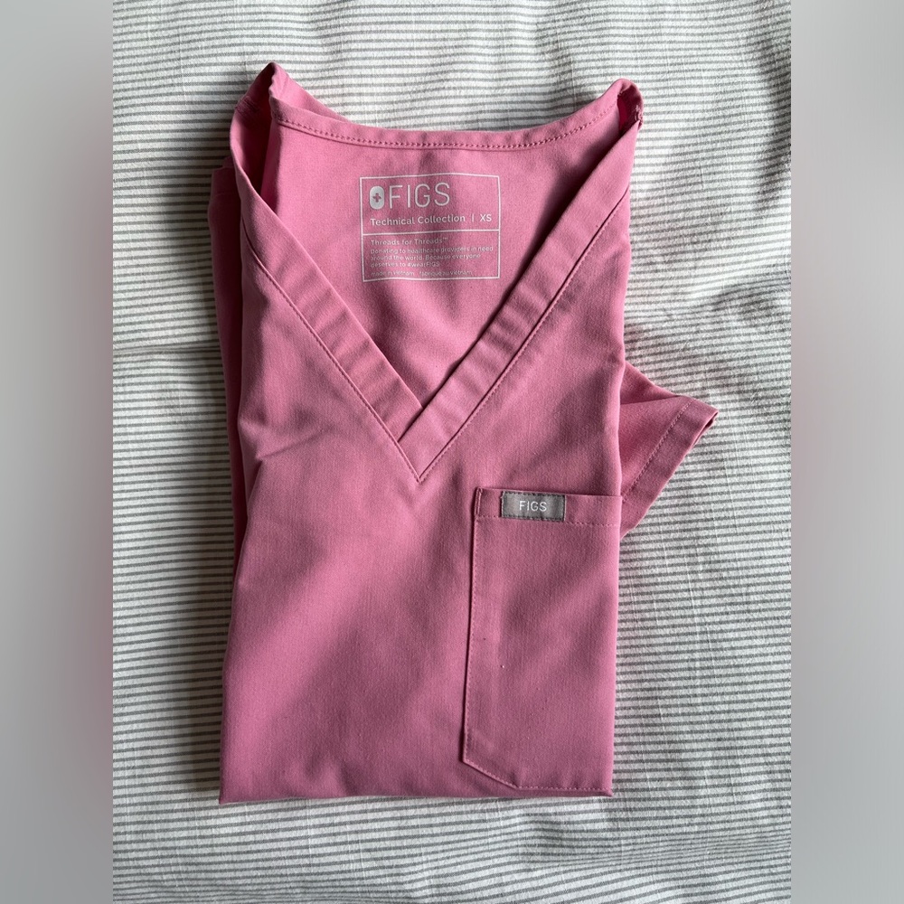 Figs Catarina Scrub Top in Chalk Pink XS